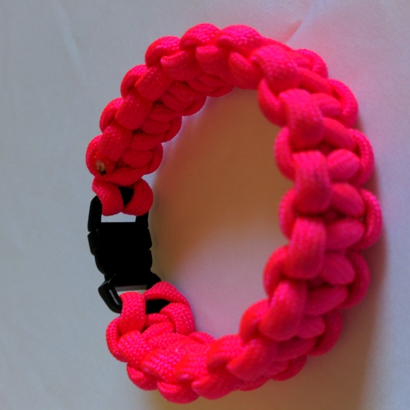 Paracord survival rescue bracelet - Picture 2 of 5